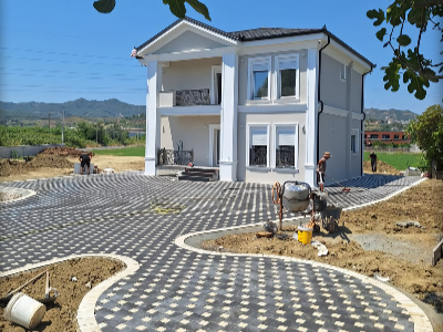 Shtrim me pllake katrore e zeze 20x20 dhe e bardhe 10x10 Shtrim me pllake katrore e zeze 20x20 dhe e bardhe 10x10